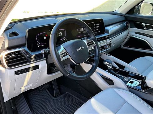 Certified 2024 Kia Telluride S image 9