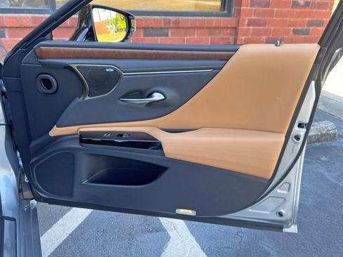 Used 2022 Lexus ES 350 Ultra Luxury w/ Accessory Package 2 image 50