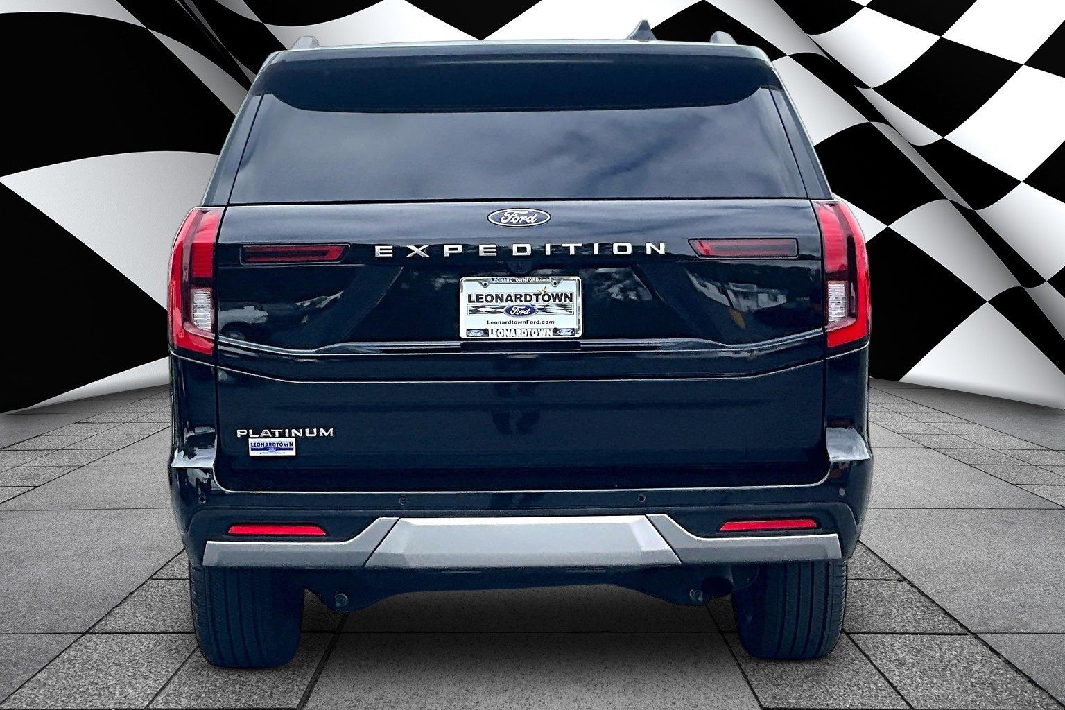 Used 2025 Ford Expedition Platinum w/ Driver's Package AWD/4WD image 5
