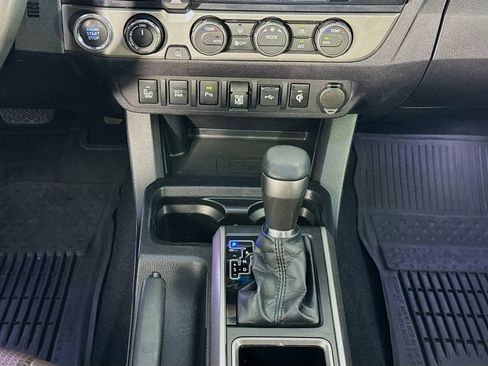 Used 2020 Toyota Tacoma Limited image 38