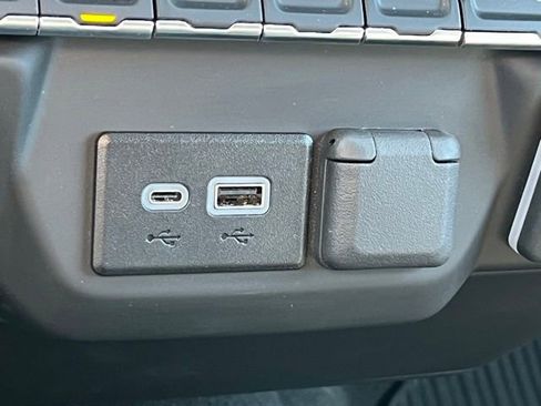 Used 2025 Chevrolet Silverado 2500 Custom w/ Custom Convenience Package image 28