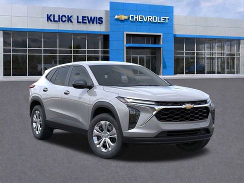 New 2026 Chevrolet Trax LS image 7