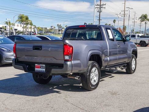 Used 2020 Toyota Tacoma SR image 4