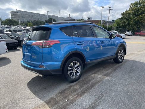 Used 2018 Toyota RAV4 LE AWD/4WD image 8