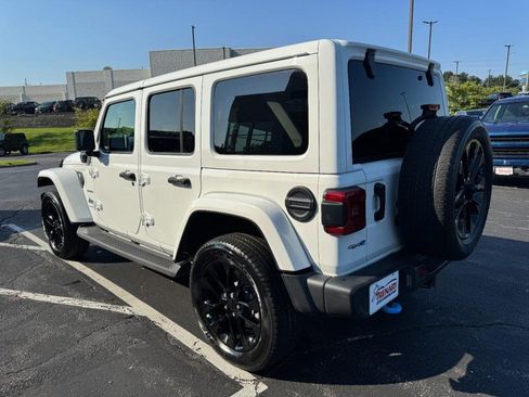 Used 2023 Jeep Wrangler Unlimited Sahara w/ Cold Weather Group AWD/4WD image 5