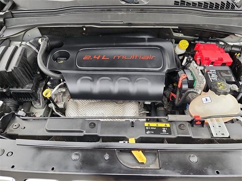 Used 2020 Jeep Renegade Latitude w/ Cold Weather Group image 16