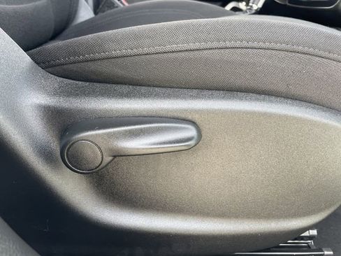 Used 2019 Jeep Renegade Latitude FWD image 23