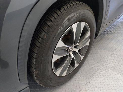 Used 2021 Toyota Highlander XLE image 31