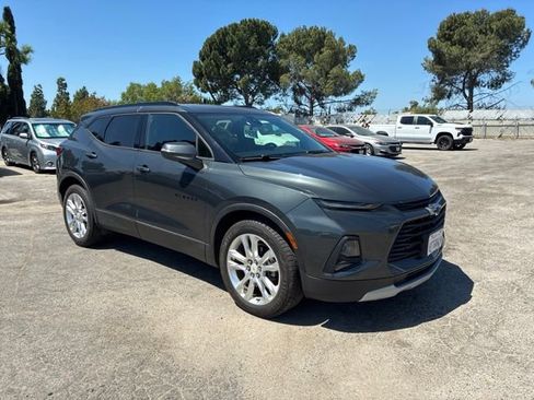 Used 2020 Chevrolet Blazer LT w/ Sound & Technology Package FWD image 2
