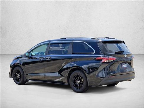Used 2022 Toyota Sienna XLE w/ XLE Plus Package AWD/4WD image 7
