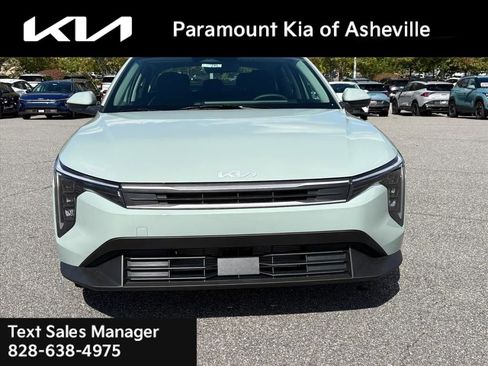 New 2025 Kia K4 LXS image 2