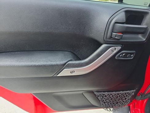 Used 2014 Jeep Wrangler Unlimited Sahara w/ Connectivity Group image 14