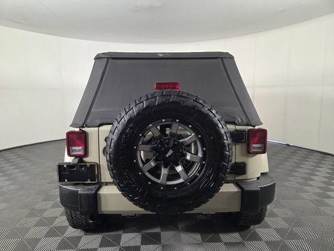 Used 2018 Jeep Wrangler Unlimited Sahara w/ Connectivity Group AWD/4WD image 7