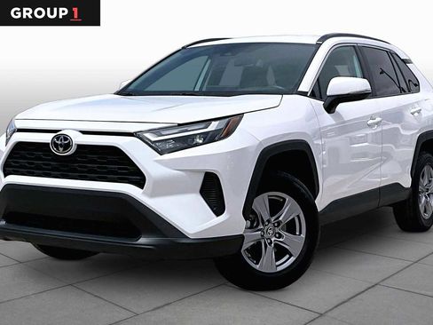Used 2025 Toyota RAV4 XLE FWD image 1