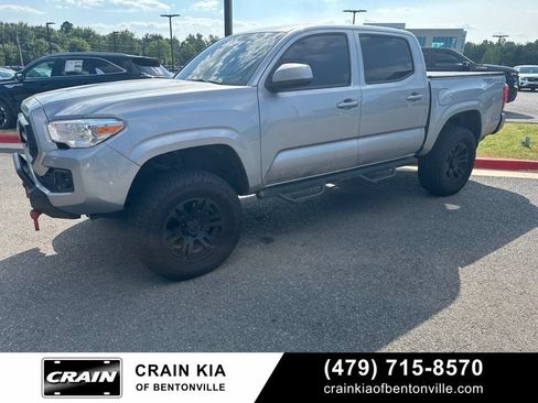 Used 2021 Toyota Tacoma SR AWD/4WD image 4