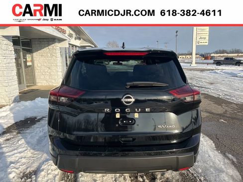 Used 2024 Nissan Rogue SV image 5