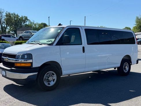 Used 2025 Chevrolet Express 3500 LT w/ LT Preferred Equipment Group RWD image 4