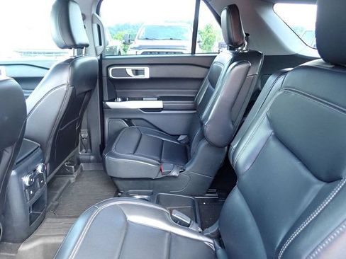 Used 2021 Ford Explorer XLT w/ Equipment Group 202A AWD/4WD image 12