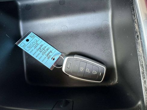 Used 2018 Chrysler Pacifica Limited w/ Advanced Safetytec Group FWD image 37