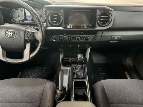 Used 2017 Toyota Tacoma TRD Sport image 18