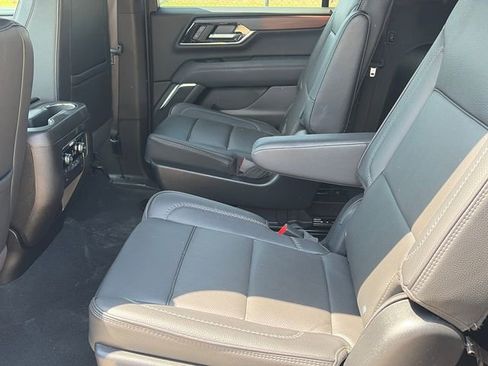 Used 2025 GMC Yukon XL Denali AWD/4WD image 13