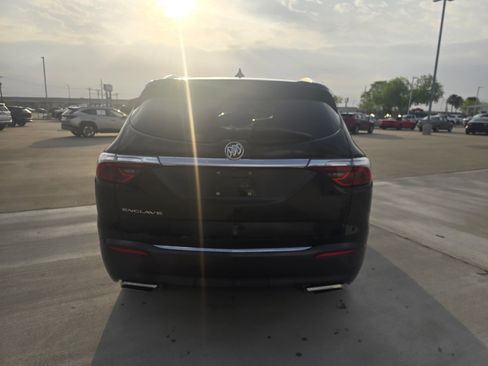 Used 2024 Buick Enclave Essence image 4