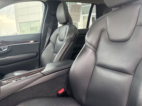 Used 2019 Volvo XC90 T6 Momentum w/ Protection Package Premier image 18