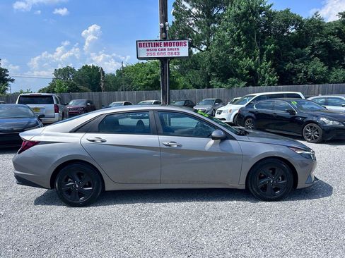 Used 2023 Hyundai Elantra SEL FWD image 3