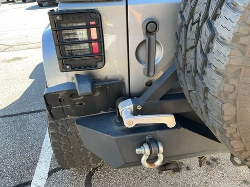 Used 2014 Jeep Wrangler Unlimited Sahara w/ Dual Top Group AWD/4WD image 9