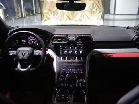 Used 2021 Lamborghini Urus AWD/4WD image 17