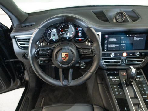 Certified 2026 Porsche Macan AWD/4WD image 27