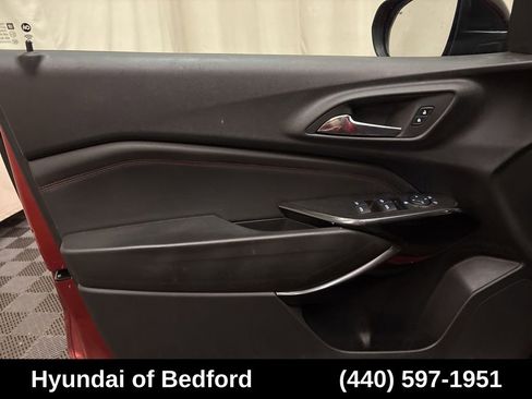 Used 2024 Chevrolet Trax RS w/ Sunroof Package FWD image 9