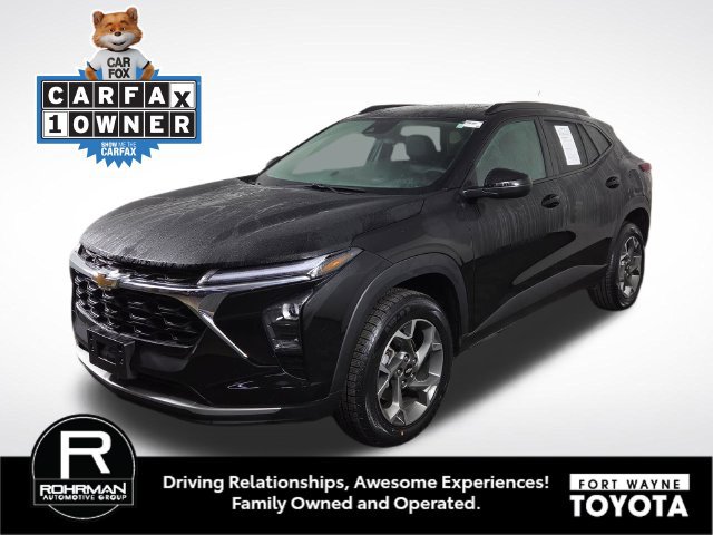 Used 2025 Chevrolet Trax LT FWD image 1