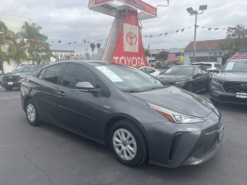 Used 2022 Toyota Prius LE FWD image 2