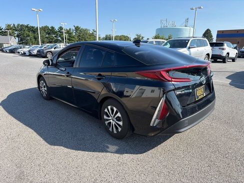 Used 2021 Toyota Prius Prime XLE w/ Carpet Mat Package (TMS) FWD image 4