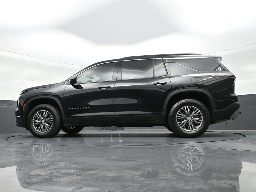Used 2025 Chevrolet Traverse LT FWD image 26