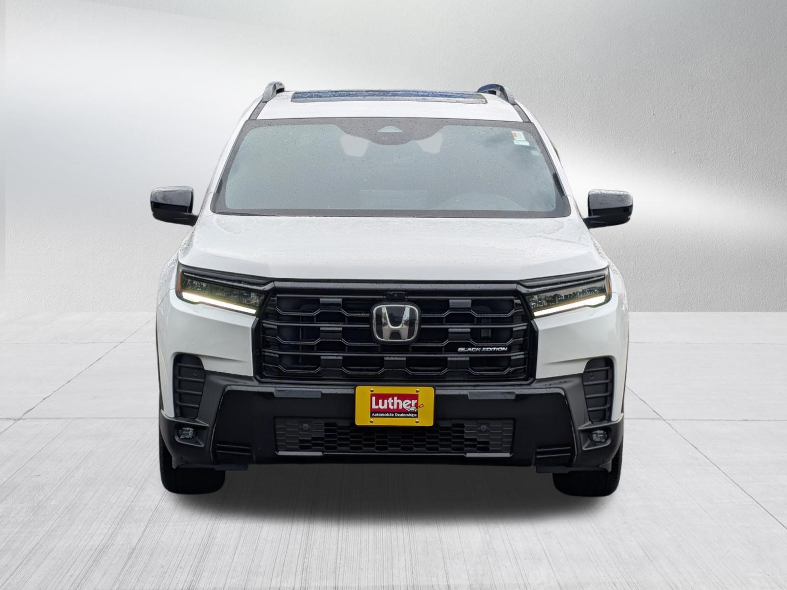 Certified 2026 Honda Pilot Black Edition image 2