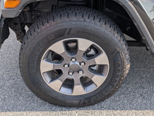 Used 2019 Jeep Wrangler Unlimited Sahara w/ Uconnect 4C Nav & Sound Group AWD/4WD image 13