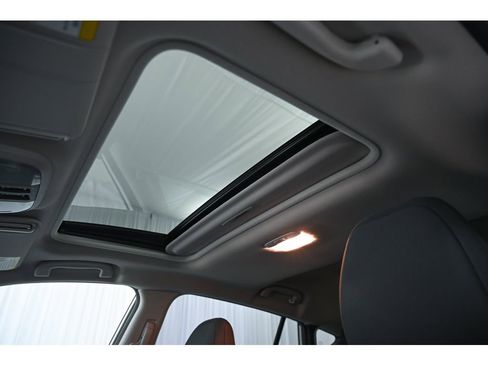 Used 2025 Subaru Crosstrek 2.0i Premium image 18