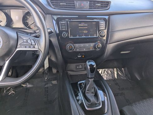 Used 2020 Nissan Rogue S image 18