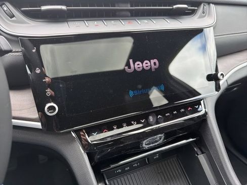 New 2026 Jeep Grand Cherokee Altitude AWD/4WD image 17