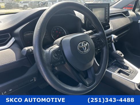 Used 2022 Toyota RAV4 XLE w/ Convenience Package image 19