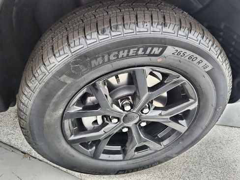 New 2025 Jeep Grand Cherokee Altitude image 26