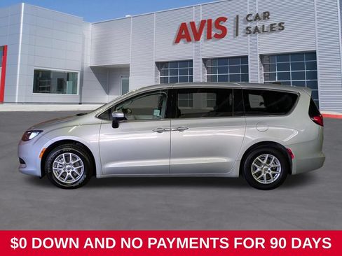 Used 2023 Chrysler Voyager LX FWD image 10