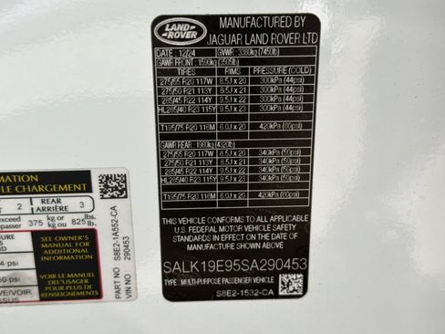 Certified 2025 Land Rover Range Rover Autobiography AWD/4WD image 28