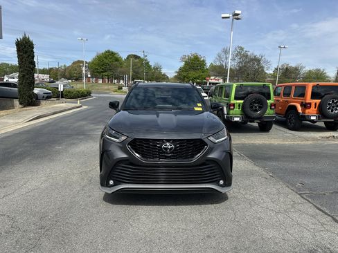 Used 2024 Toyota Highlander XSE image 4