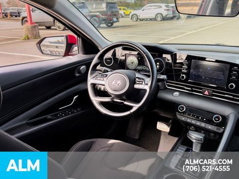 Used 2021 Hyundai Elantra SEL w/ Convenience Package image 12