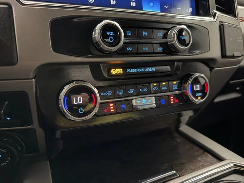 Used 2022 Ford F350 Lariat w/ Lariat Value Package RWD image 25