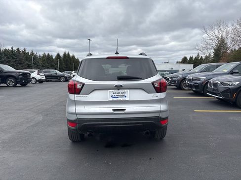 Used 2019 Ford Escape SE image 4