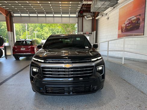 New 2026 Chevrolet Traverse High Country w/ LPO, Floor Liner Package FWD image 2